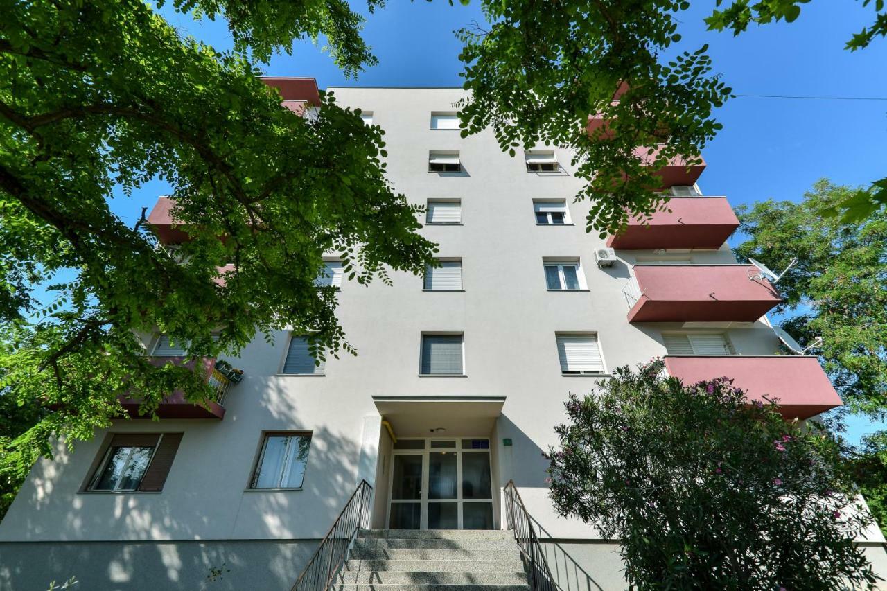 Vostan Apartment *